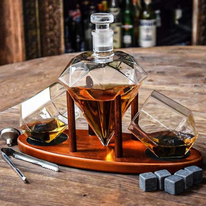 Deluxe Diamond Decanter Set