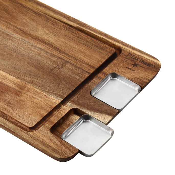 Houten Bord met Sausbakjes en Sapgeul