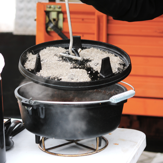 Een pan op de The Windmill RVS Trivet 